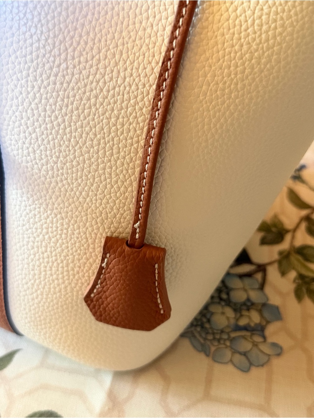 Genuine leather clochette with gold padlock and key bag charm - Picture 2 of 6